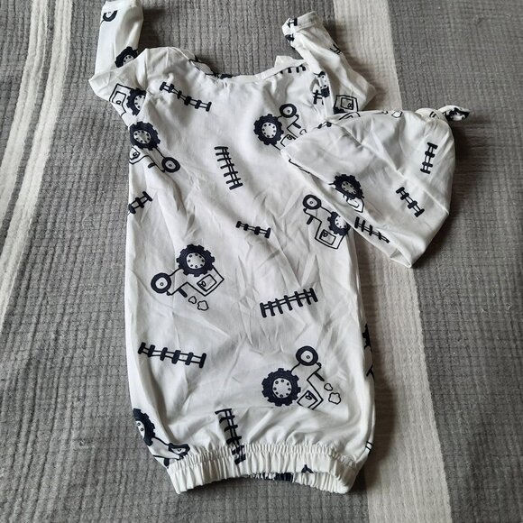 Baby Knotted Sleeper Gown & Hat Set NWOT! - Tractor Farm, Black/White (0-3 mths) - Picture 14 of 15